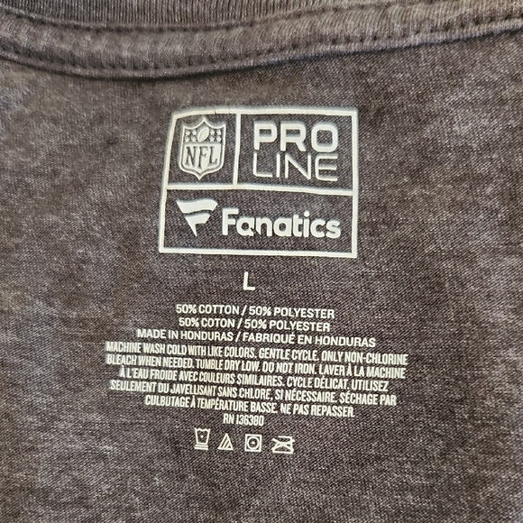 Fanatics New England Patriots V-Neck T-Shirts BOTH Shirts Women's Large LOT of 2 - Picture 3 of 8